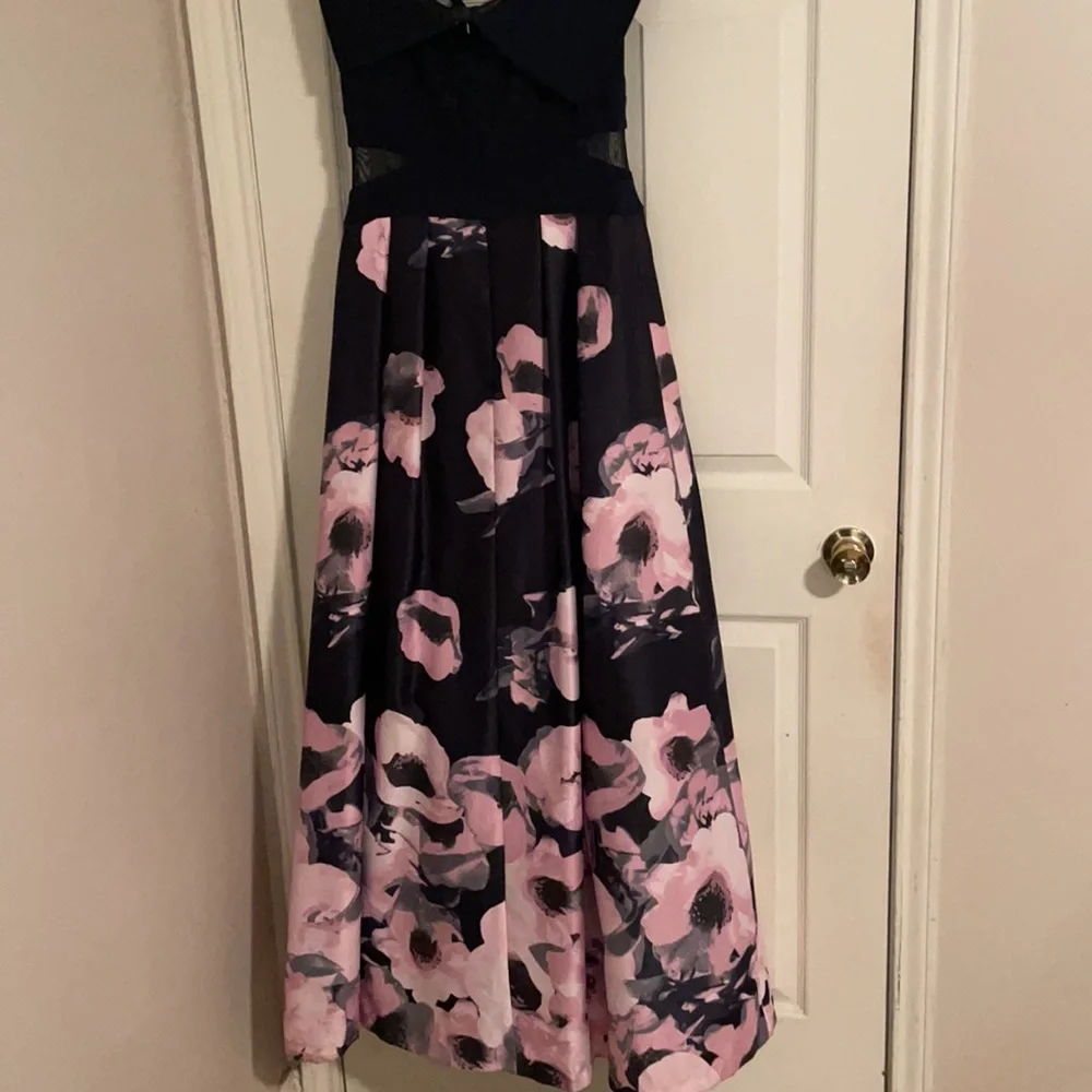 Xscape Off the shoulder long dress - Picture 4 of 8